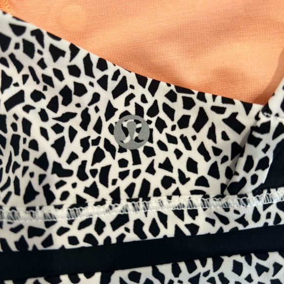 Lululemon like new cross strap back nulu yoga bra in L gorgeous rare print. - Picture 3 of 3